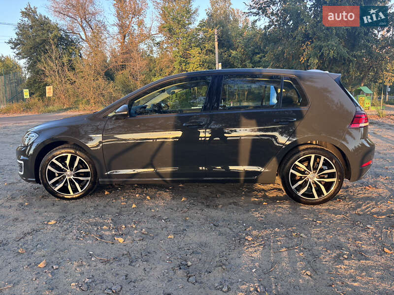 Хэтчбек Volkswagen e-Golf 2019 в Украинке
