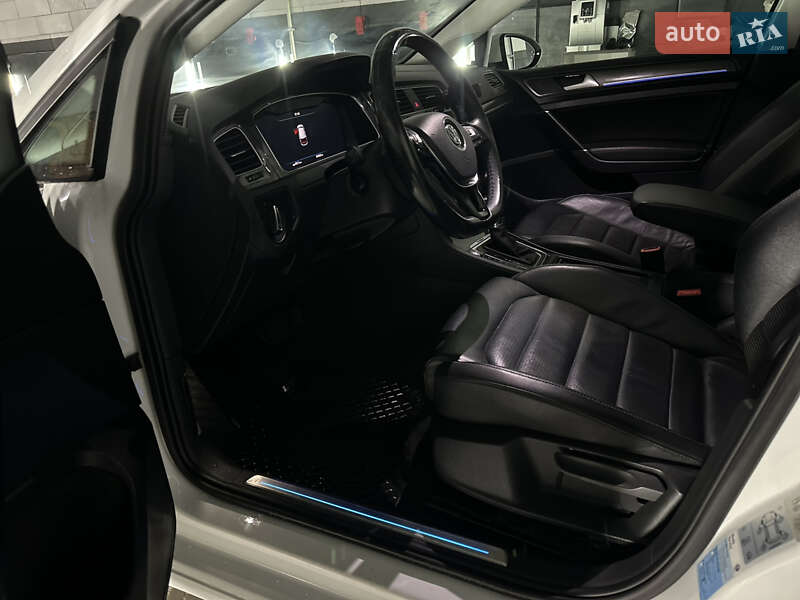 Хетчбек Volkswagen e-Golf 2017 в Рівному