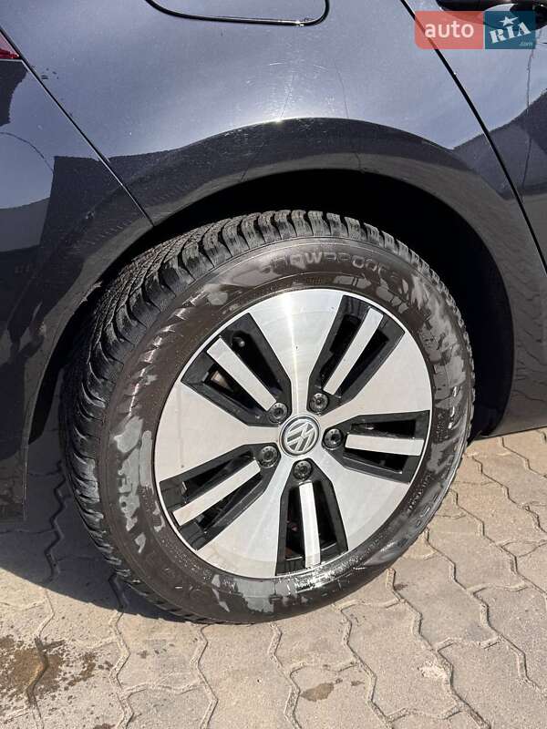 Хетчбек Volkswagen e-Golf 2020 в Стрию