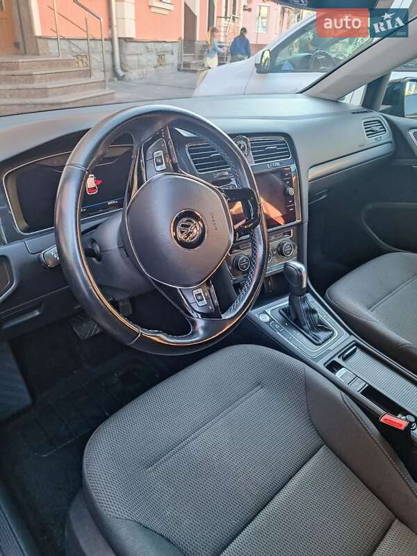 Хетчбек Volkswagen e-Golf 2020 в Стрию