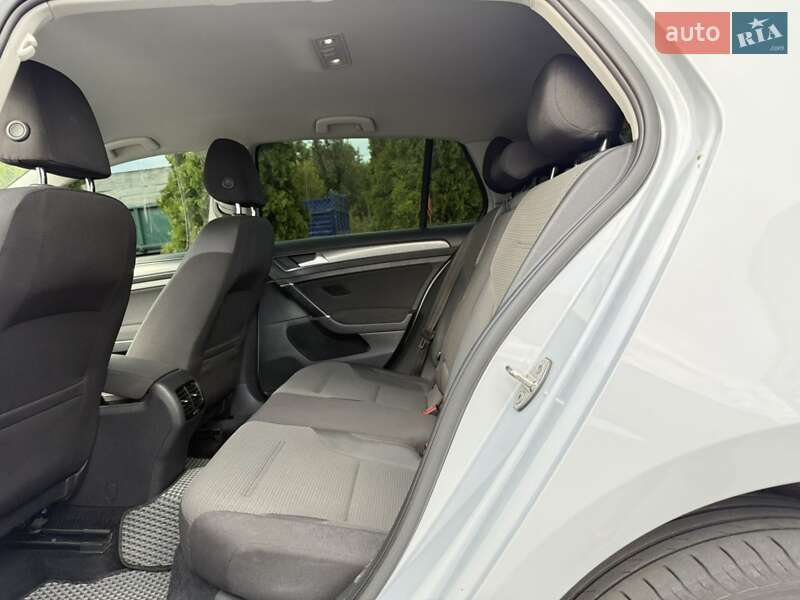 Хетчбек Volkswagen e-Golf 2017 в Хмельницькому