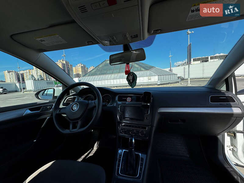 Хэтчбек Volkswagen e-Golf 2016 в Киеве