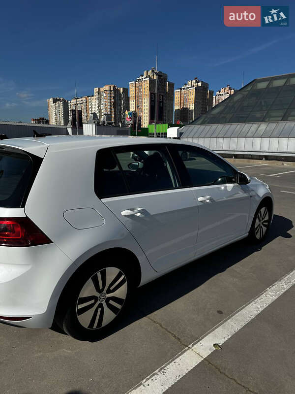 Хэтчбек Volkswagen e-Golf 2016 в Киеве