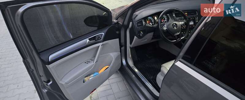 Хетчбек Volkswagen e-Golf 2015 в Хмельницькому