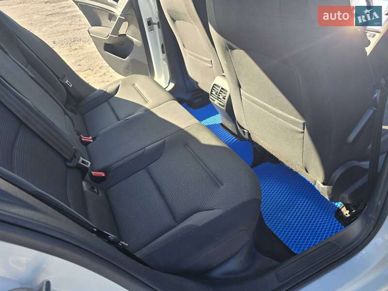 Хэтчбек Volkswagen e-Golf 2017 в Ксаверовке фото 8 Хэтчбек Volkswagen e-Golf 2017 в Ксаверовке