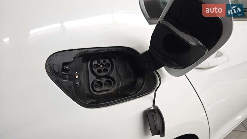 Хэтчбек Volkswagen e-Golf 2016 в Брюховичах