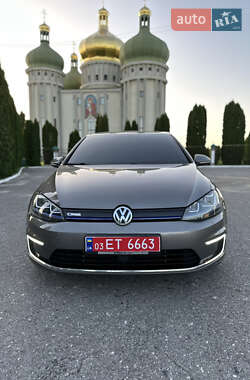 Хетчбек Volkswagen e-Golf 2014 в Дубні