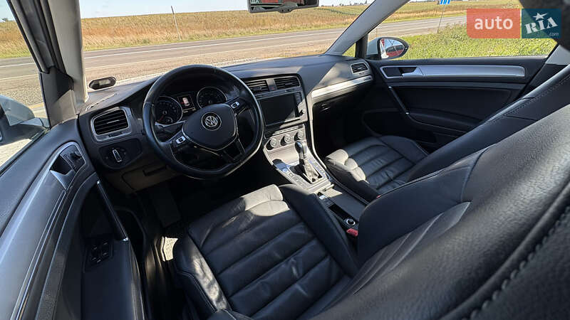 Хэтчбек Volkswagen e-Golf 2015 в Луцке