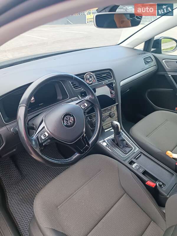 Хетчбек Volkswagen e-Golf 2020 в Стрию