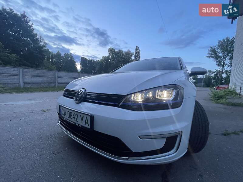 Хетчбек Volkswagen e-Golf 2014 в Черкасах