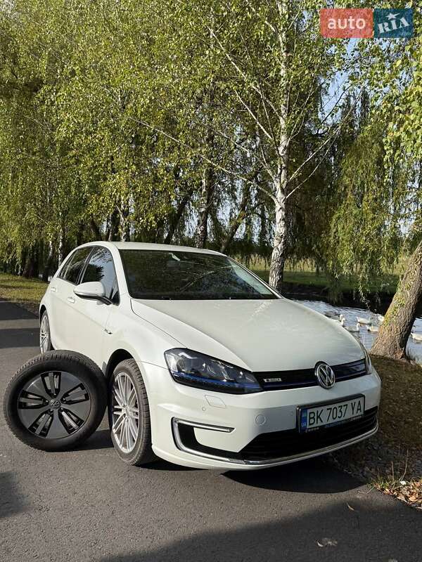 Volkswagen e-Golf 2016