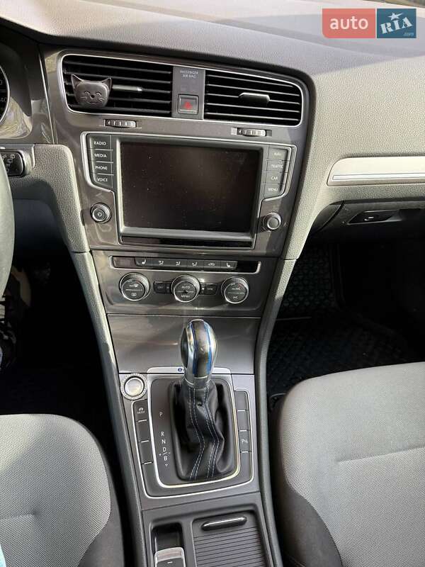 Хэтчбек Volkswagen e-Golf 2016 в Ровно фото 15 Хэтчбек Volkswagen e-Golf 2016 в Ровно