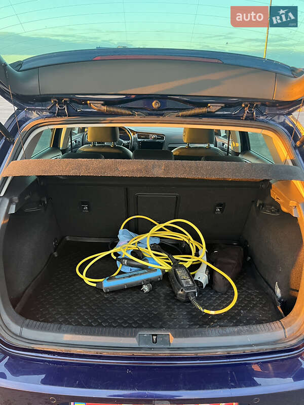 Хетчбек Volkswagen e-Golf 2017 в Львові