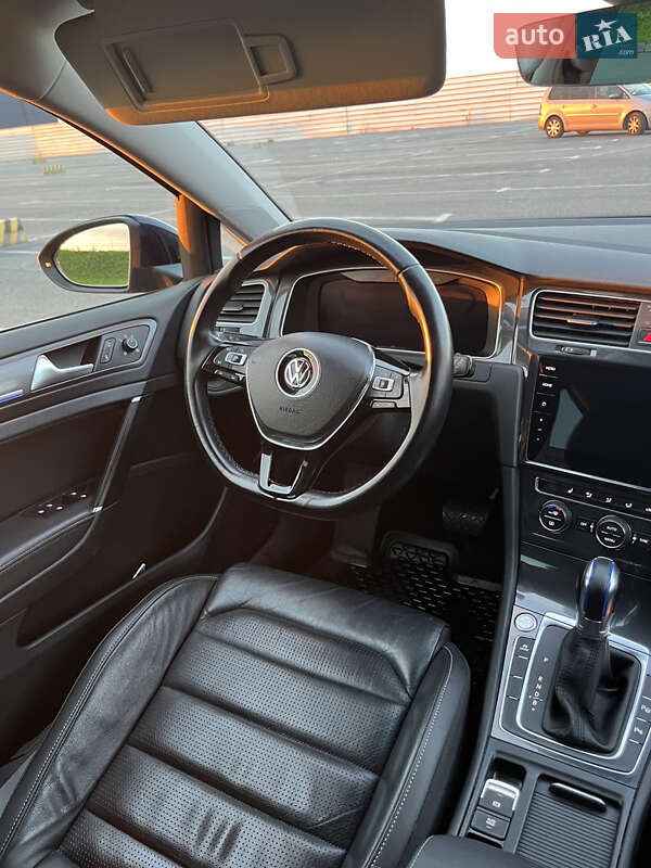 Хетчбек Volkswagen e-Golf 2017 в Львові