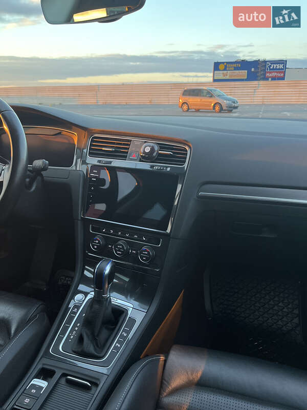 Хетчбек Volkswagen e-Golf 2017 в Львові