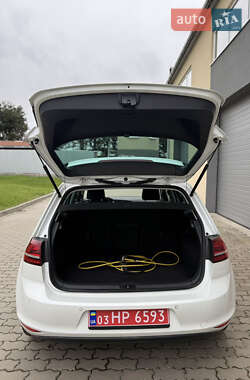 Хэтчбек Volkswagen e-Golf 2014 в 