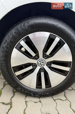 Хэтчбек Volkswagen e-Golf 2014 в 