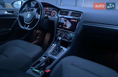 Хетчбек Volkswagen e-Golf 2018 в 