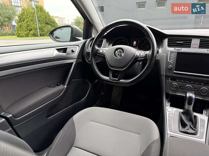 Хэтчбек Volkswagen e-Golf 2015 в Каменец-Подольском