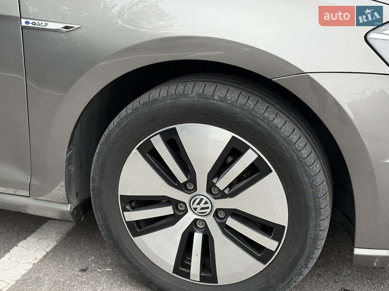 Хэтчбек Volkswagen e-Golf 2015 в Каменец-Подольском