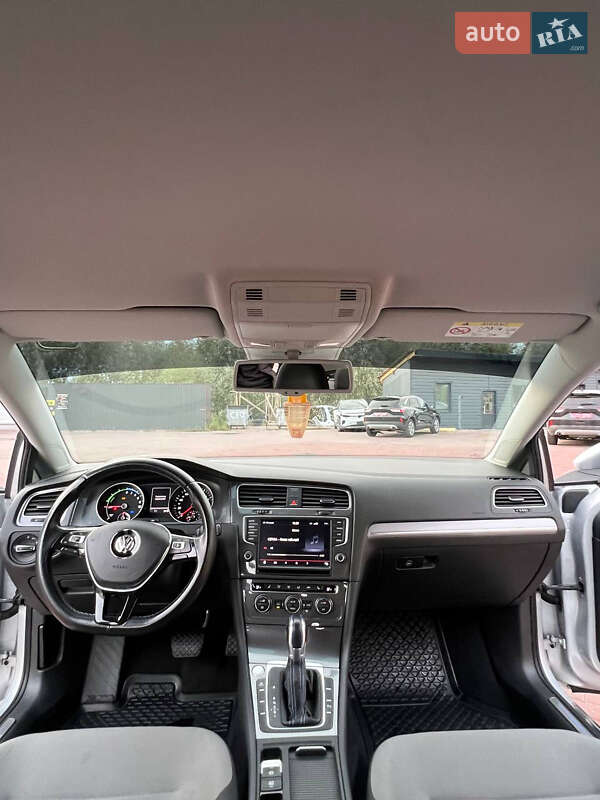 Хэтчбек Volkswagen e-Golf 2015 в Ровно