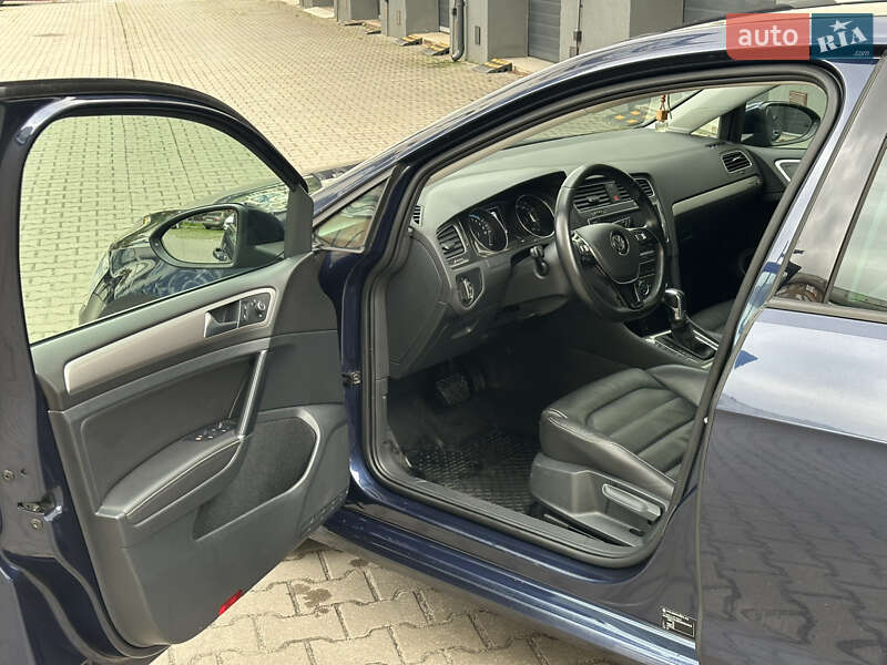 Хетчбек Volkswagen e-Golf 2017 в Рівному