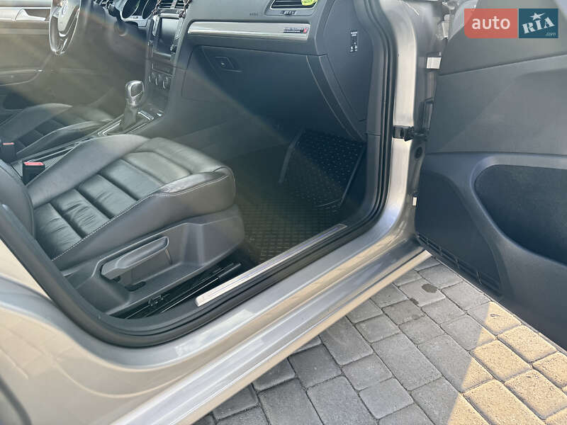 Хэтчбек Volkswagen e-Golf 2016 в Львове