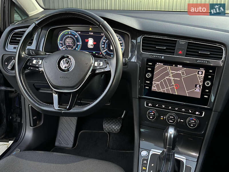 Хетчбек Volkswagen e-Golf 2019 в Ужгороді
