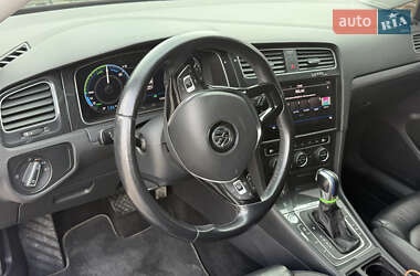 Хэтчбек Volkswagen e-Golf 2018 в 