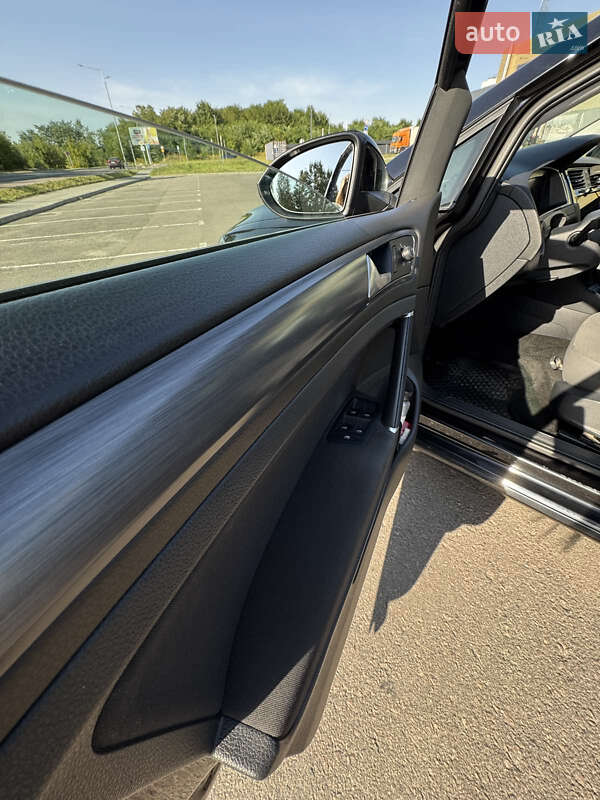 Хэтчбек Volkswagen e-Golf 2019 в Ровно