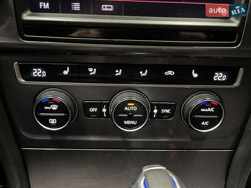 Хэтчбек Volkswagen e-Golf 2014 в Киеве фото 11 Хэтчбек Volkswagen e-Golf 2014 в Киеве