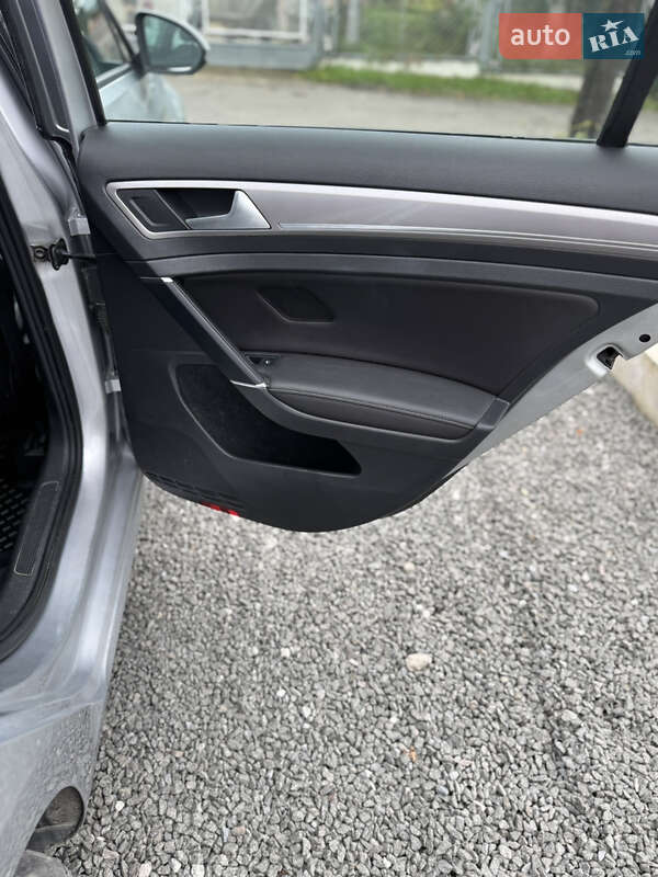 Хетчбек Volkswagen e-Golf 2015 в Рівному фото 19 Хетчбек Volkswagen e-Golf 2015 в Рівному