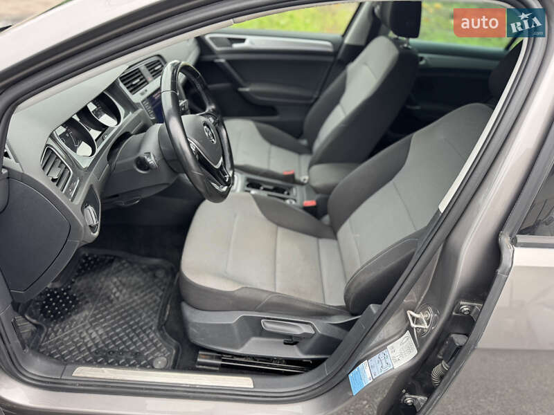 Хетчбек Volkswagen e-Golf 2015 в Рівному