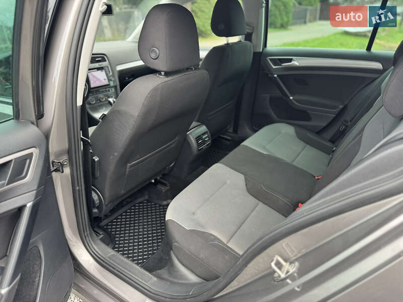 Хетчбек Volkswagen e-Golf 2015 в Рівному