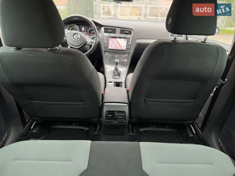 Хетчбек Volkswagen e-Golf 2015 в Рівному