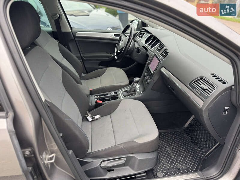 Хетчбек Volkswagen e-Golf 2015 в Рівному