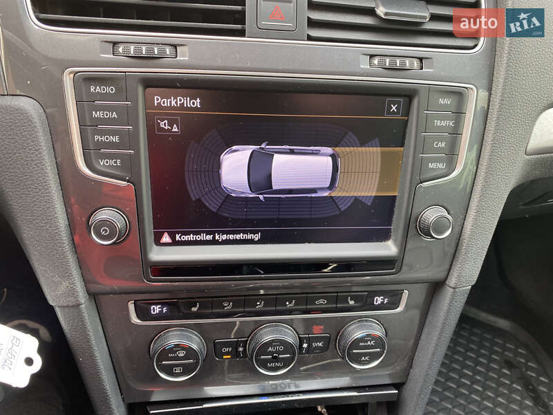 Хетчбек Volkswagen e-Golf 2015 в Чернівцях