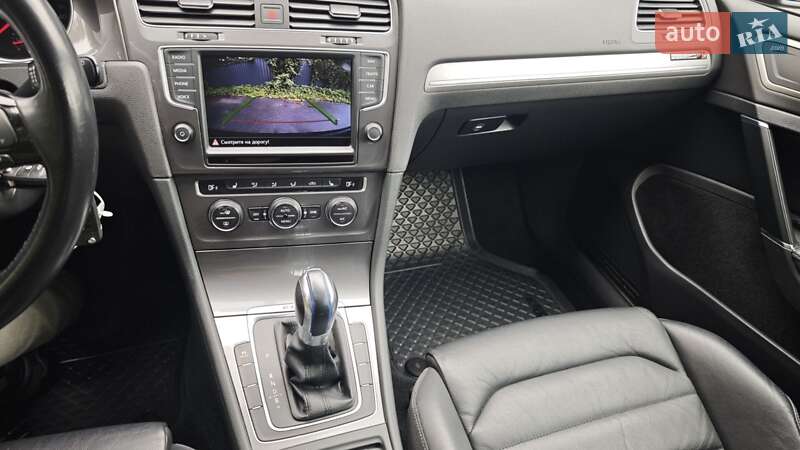 Хэтчбек Volkswagen e-Golf 2015 в Каменец-Подольском фото 12 Хэтчбек Volkswagen e-Golf 2015 в Каменец-Подольском