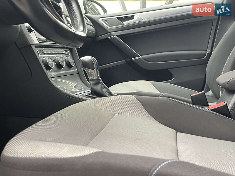 Хетчбек Volkswagen e-Golf 2014 в Львові