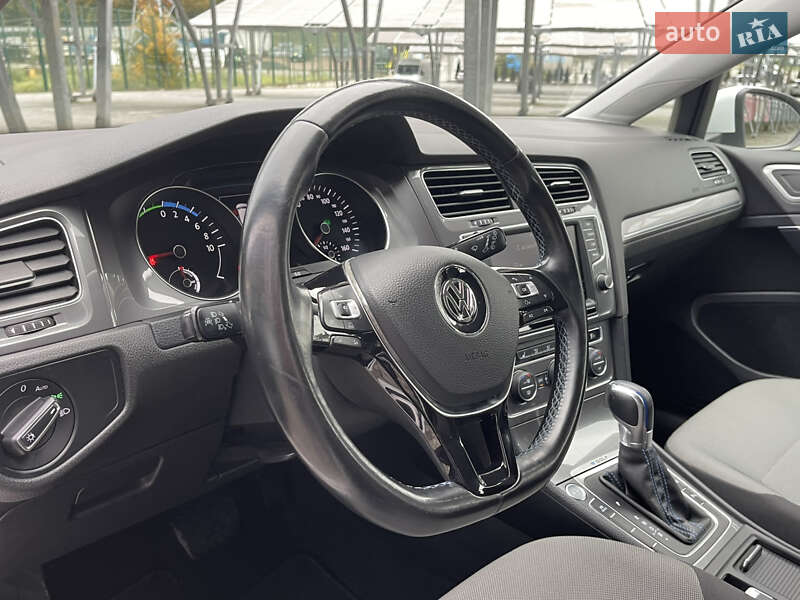 Хетчбек Volkswagen e-Golf 2014 в Львові