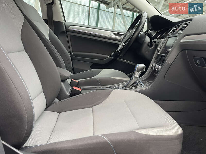 Хетчбек Volkswagen e-Golf 2014 в Львові