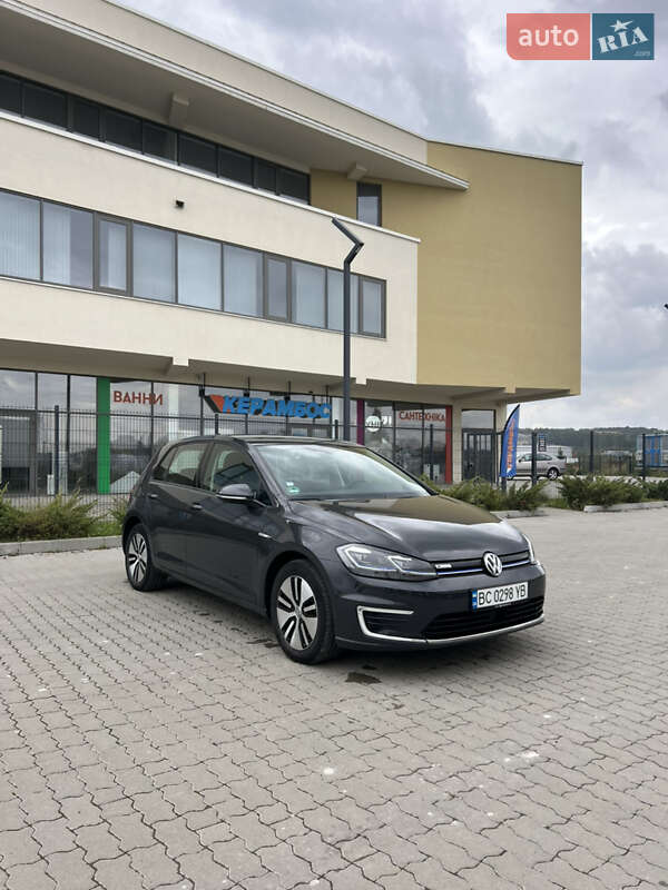 Хетчбек Volkswagen e-Golf 2020 в  фото Хетчбек Volkswagen e-Golf 2020 в