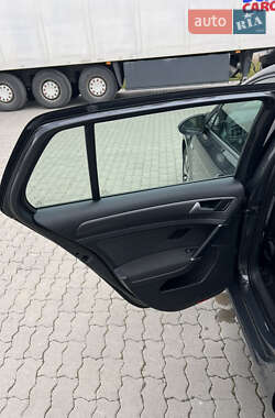 Хетчбек Volkswagen e-Golf 2020 в  фото 36 Хетчбек Volkswagen e-Golf 2020 в