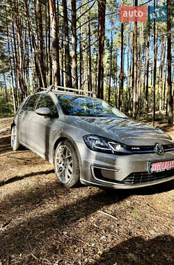 Хэтчбек Volkswagen e-Golf 2017 в Киеве