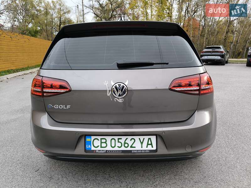 Хэтчбек Volkswagen e-Golf 2015 в Чернигове