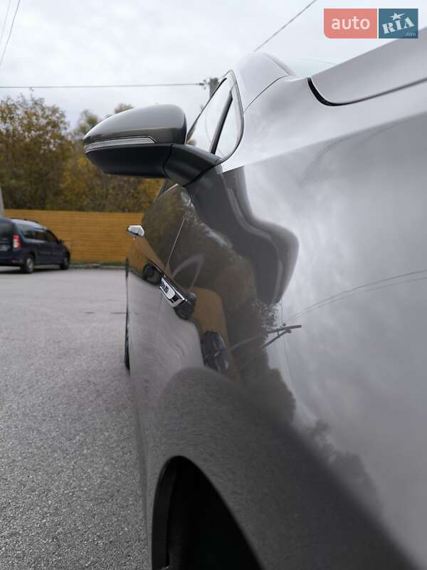 Хэтчбек Volkswagen e-Golf 2015 в Чернигове