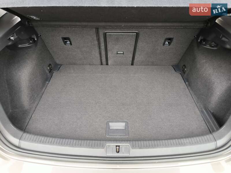 Хэтчбек Volkswagen e-Golf 2015 в Чернигове