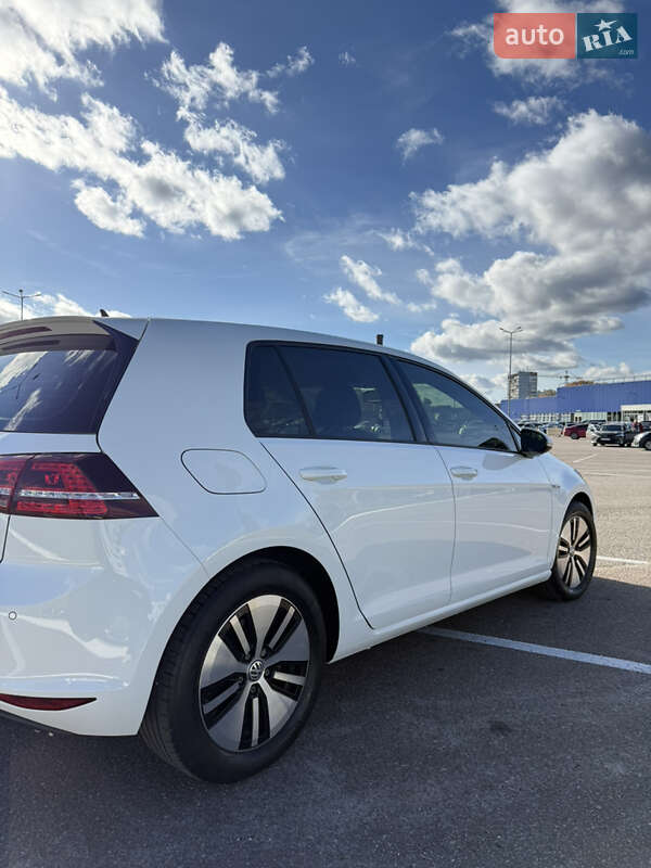 Хетчбек Volkswagen e-Golf 2016 в Житомирі