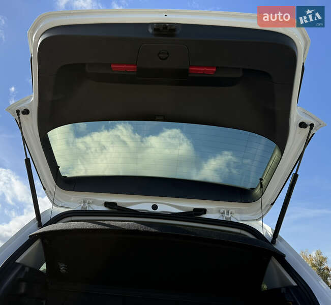 Хетчбек Volkswagen e-Golf 2016 в Житомирі