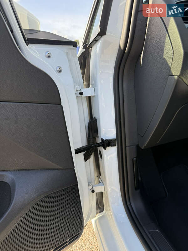 Хетчбек Volkswagen e-Golf 2016 в Житомирі